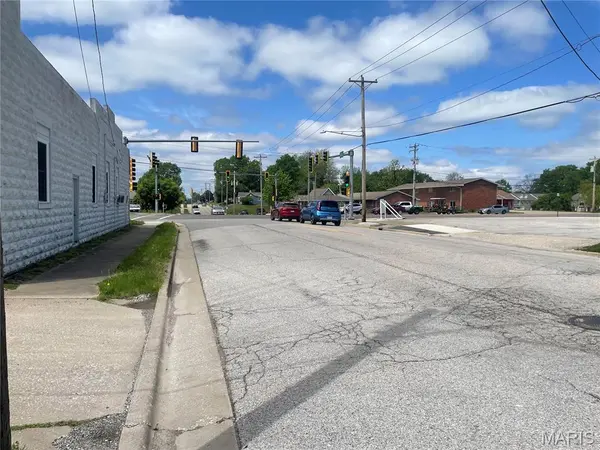 105 S Donk AVE, Maryville, IL 62062