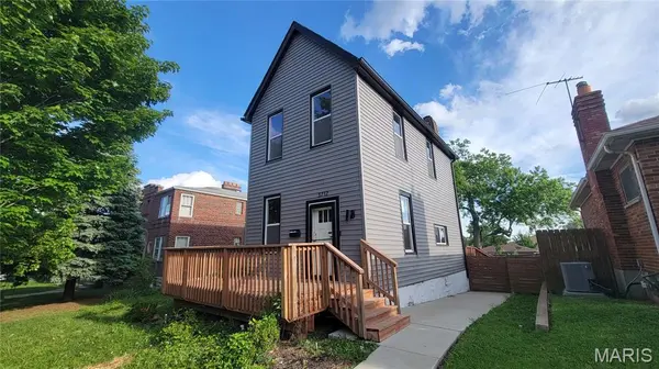 3712 Phillips PL, St Louis, MO 63116