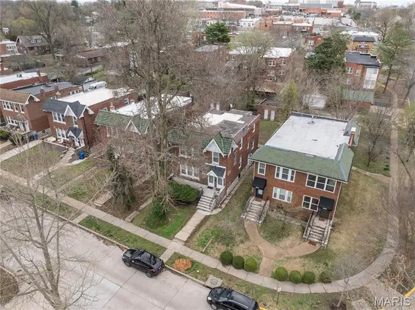 1026 Claytonia TER, Richmond Heights, MO 63117