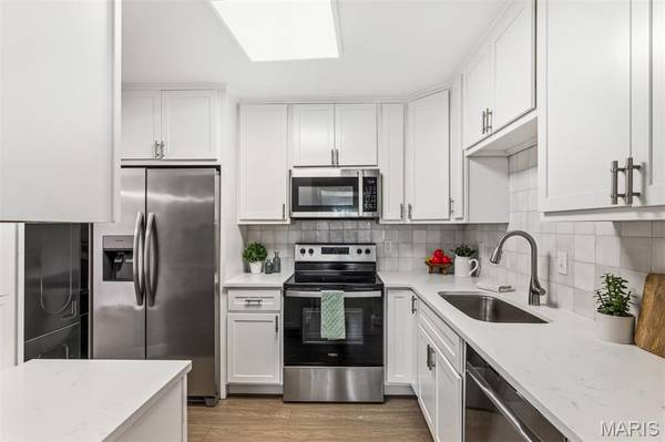 9003 Cardinal TER, Brentwood, MO 63144