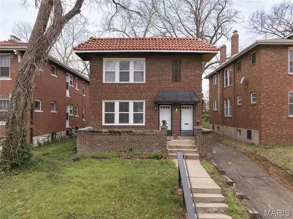 1173 Moorlands DR, Richmond Heights, MO 63117