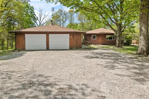 60 My LN, Hillsboro, IL 62049