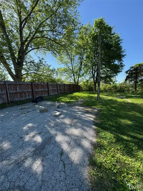 1702 Willow DR, Pevely, MO 63070