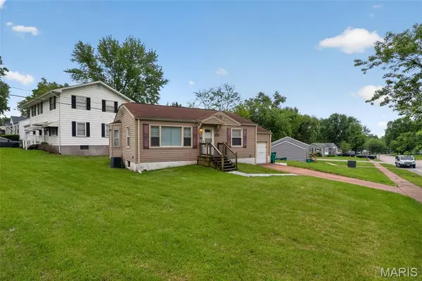 10428 Ashbrook DR, St Louis, MO 63137