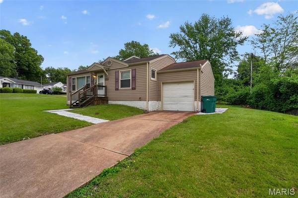 10428 Ashbrook DR, St Louis, MO 63137