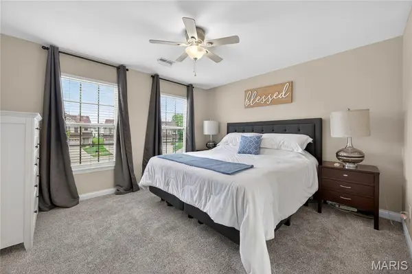 208 Prominence LN, Lake St Louis, MO 63367