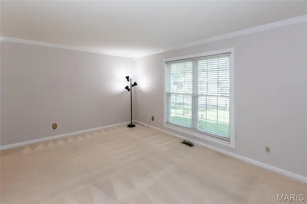6564 Suson Woods DR, St Louis, MO 63128