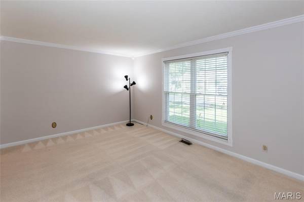 6564 Suson Woods DR, St Louis, MO 63128