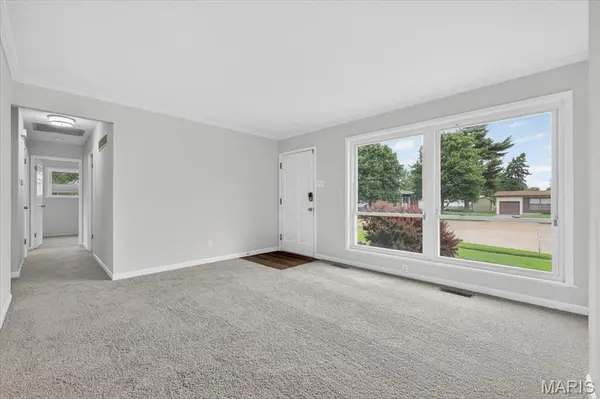 14 Olvera CIR, Florissant, MO 63031