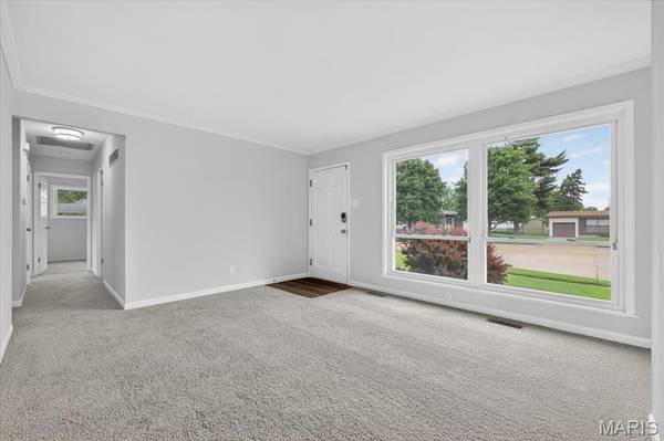 14 Olvera CIR, Florissant, MO 63031