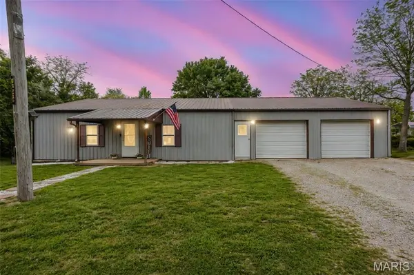 305 E North ST, Mulberry Grove, IL 62262