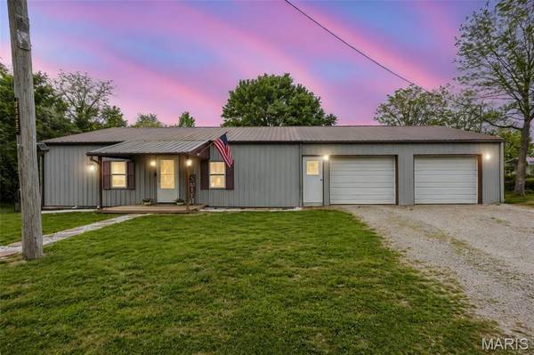 305 E North ST, Mulberry Grove, IL 62262