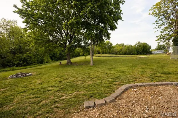 305 E North ST, Mulberry Grove, IL 62262