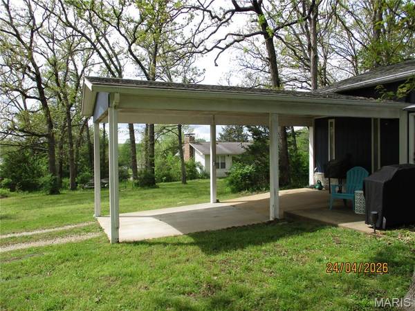 2488 Sanchez DR, Cuba, MO 65453