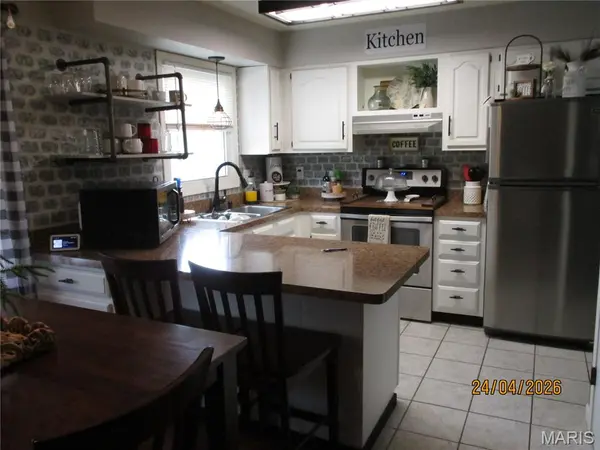 2488 Sanchez DR, Cuba, MO 65453