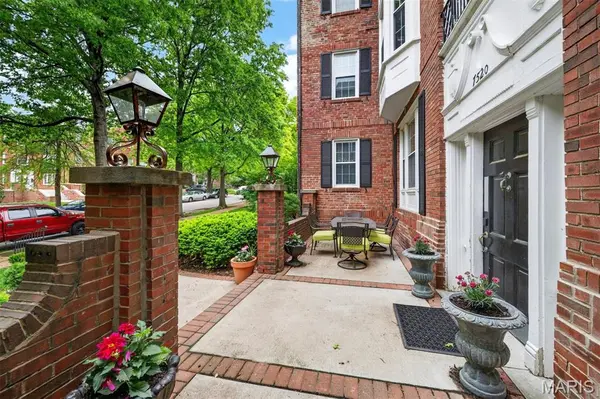 7520 Oxford DR #2W, Clayton, MO 63105