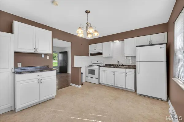 21 Fern Ridge RD, Valley Park, MO 63088