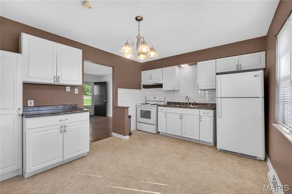 21 Fern Ridge RD, Valley Park, MO 63088