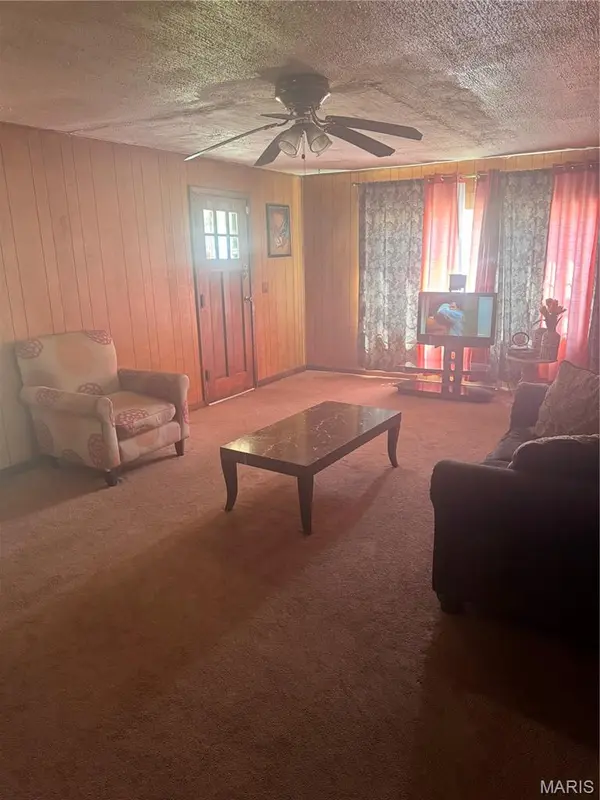 115 West Tom Brown, Charleston, MO 63834