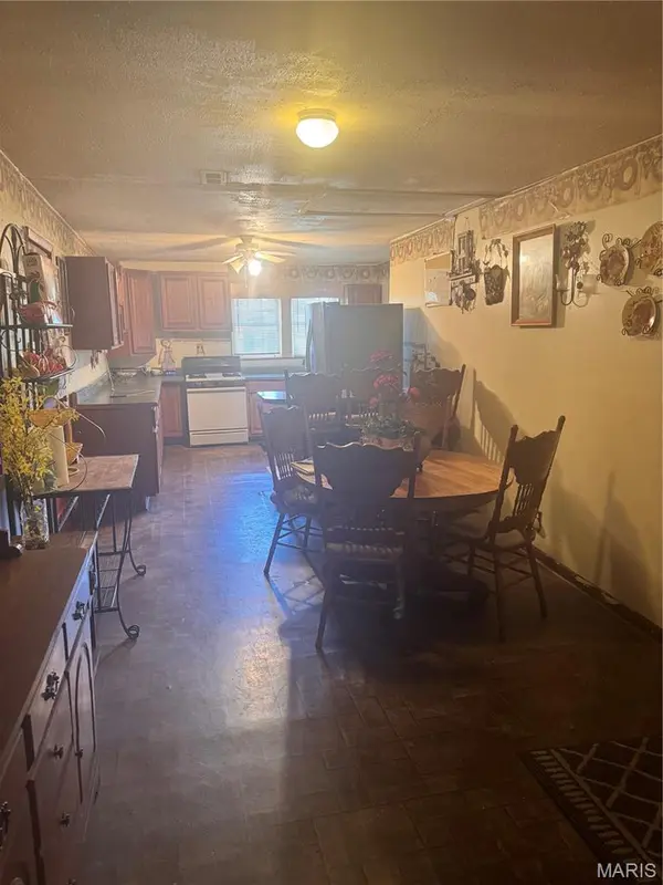 115 West Tom Brown, Charleston, MO 63834