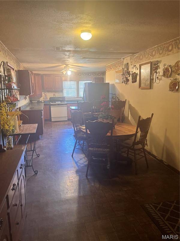 115 West Tom Brown, Charleston, MO 63834