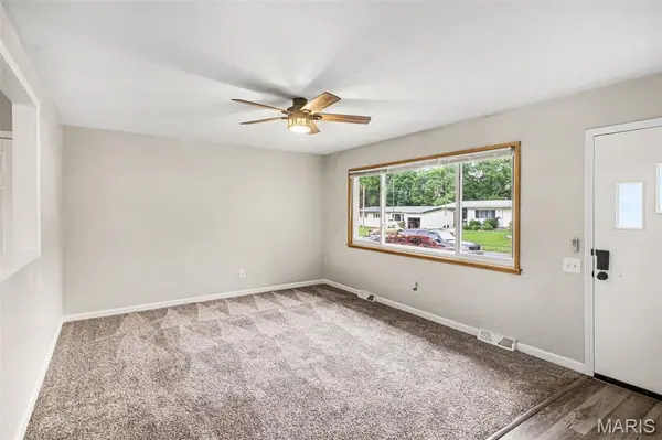 1265 Mallard LN, Florissant, MO 63031