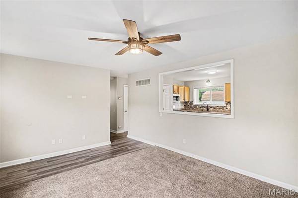 1265 Mallard LN, Florissant, MO 63031