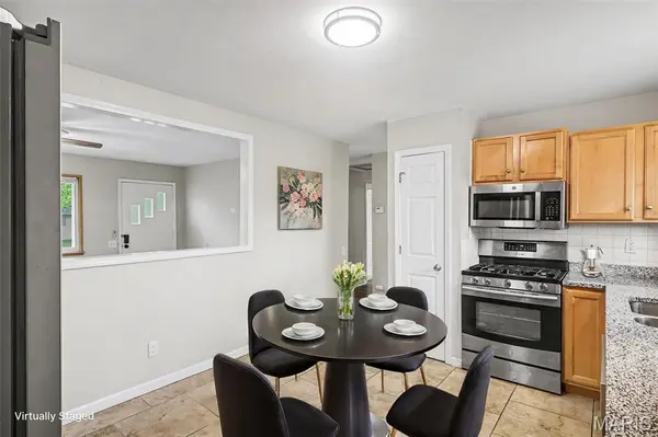 1265 Mallard LN, Florissant, MO 63031
