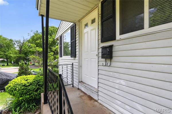 10247 Valley DR, St Louis, MO 63137