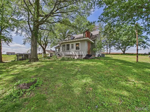 3941 Gun Club RD, New Athens, IL 62264