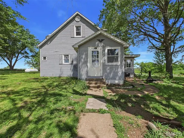 3941 Gun Club RD, New Athens, IL 62264