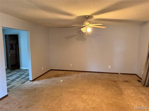 306 Dewolf, Odin, IL 62870