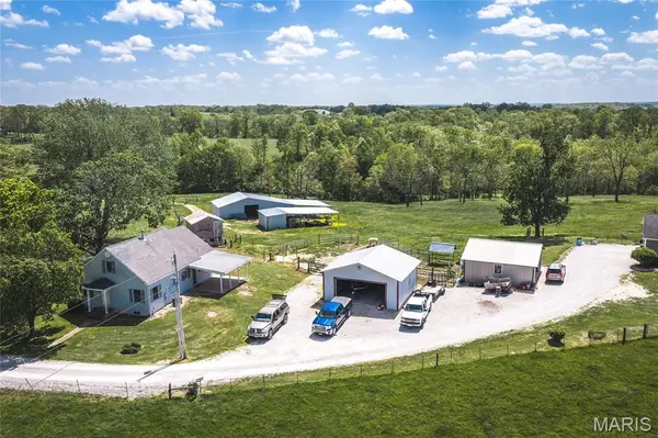 1560 Hinson LN, St Clair, MO 63077