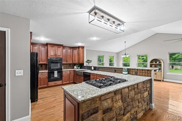 1510 Highway Dd, Defiance, MO 63341