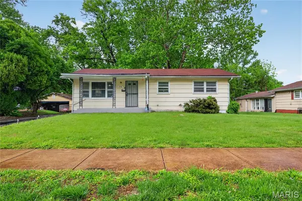 236 Forestwood DR, St Louis, MO 63135