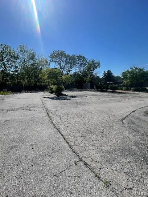 11830 Lusher RD, St Louis, MO 63138
