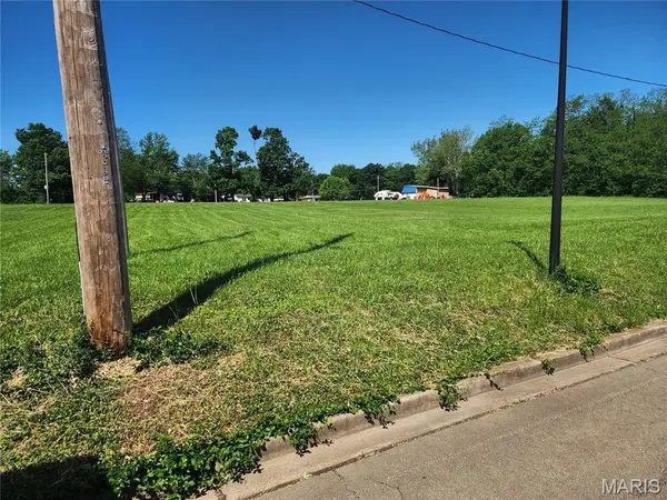 918 Weber RD, Farmington, MO 63640