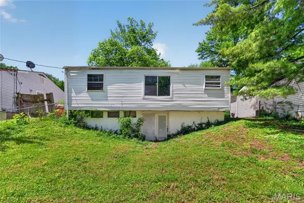 10076 Royal DR, St Louis, MO 63136
