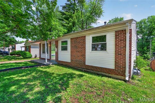 10076 Royal DR, St Louis, MO 63136