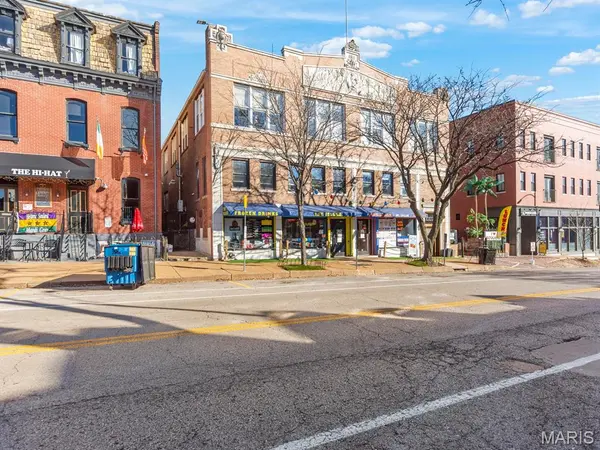 1007 Russell BLVD, St Louis, MO 63104