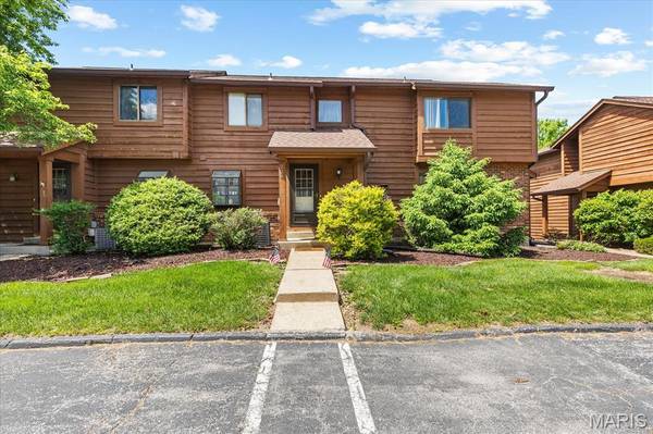 228 Cedar Grove DR #D, St Charles, MO 63304