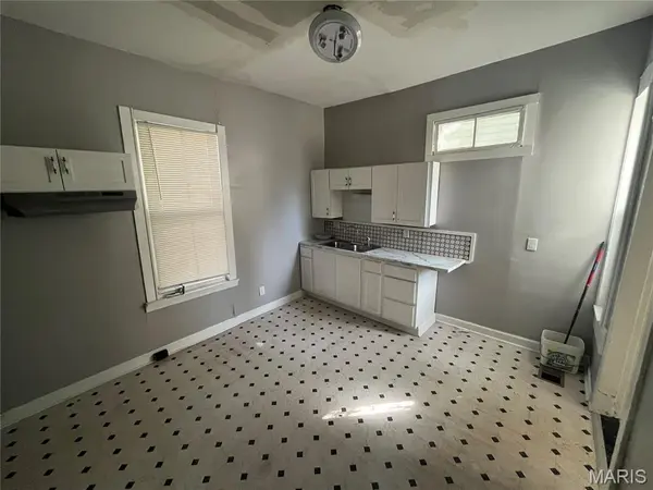 2027 Destrehan ST, St Louis, MO 63107