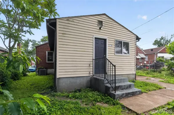 1823 Eton LN, St Louis, MO 63147