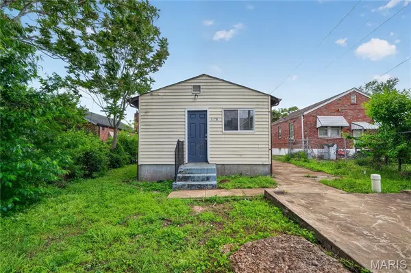 1823 Eton LN, St Louis, MO 63147