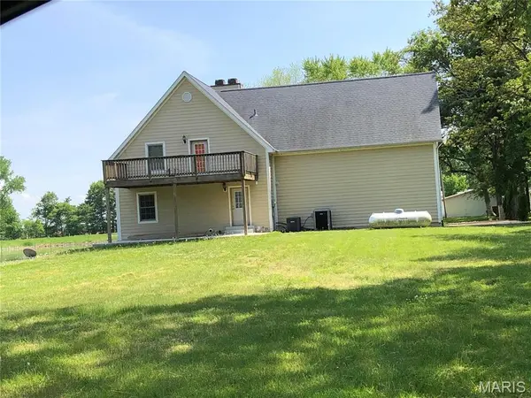 9 Teal DR, Carlyle, IL 62231