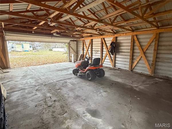 200 EDWARDS ST, Staunton, IL 62088