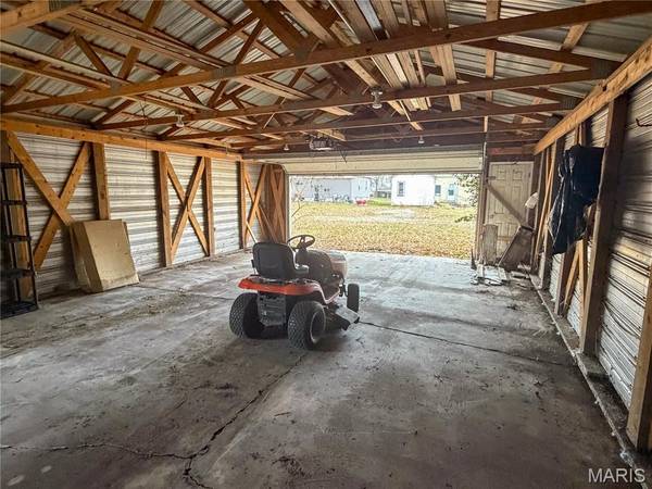 200 EDWARDS ST, Staunton, IL 62088