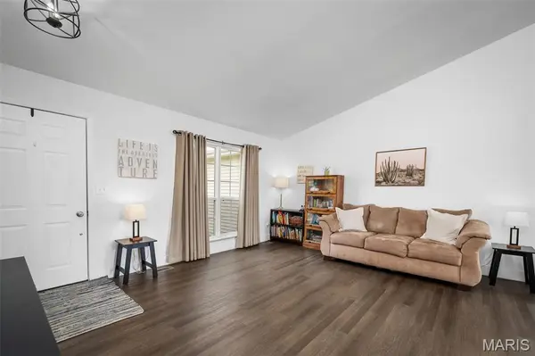 4 Royallbend CT, O'fallon, MO 63368