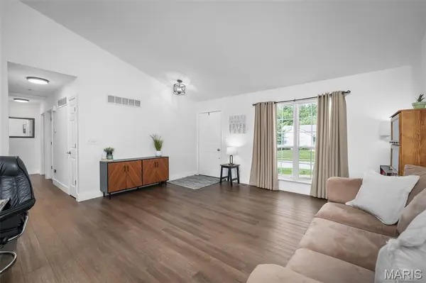 4 Royallbend CT, O'fallon, MO 63368