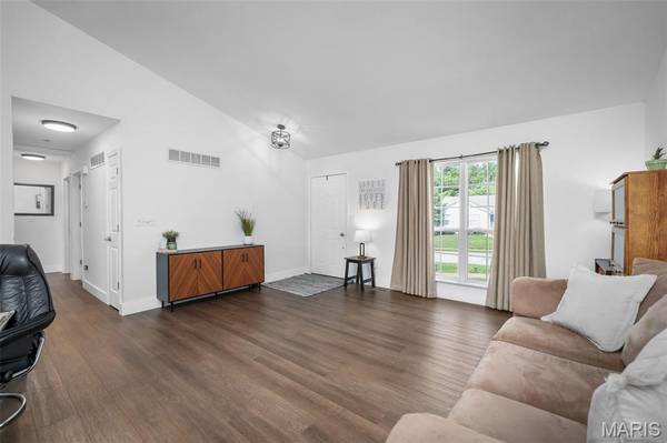 4 Royallbend CT, O'fallon, MO 63368